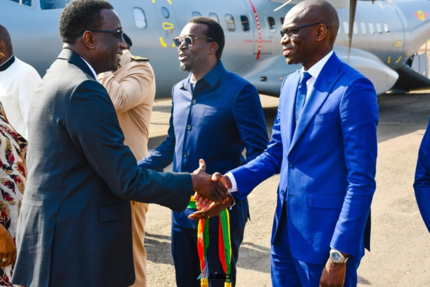 Tambacounda : Le Président Macky Sall satisfait des travaux de réhabilitation de l'aéroport Tambacounda : Le Président Macky Sall satisfait des travaux de réhabilitation de l'aéroport
