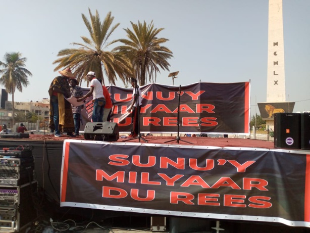 En Direct de la place de la nation : Grand rassemblement de la société civile et des organisations politiques En Direct de la place de la nation : Grand rassemblement de la société civile et des organisations politiques