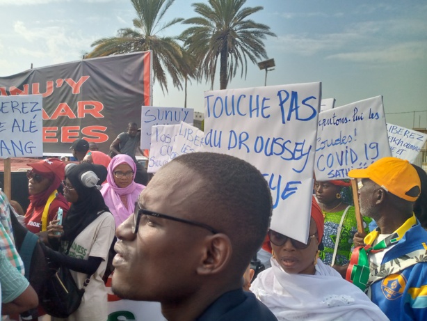 Manifestation contre la gestion de Macky :Forte présence des femmes Manifestation contre la gestion de Macky :Forte présence des femmes