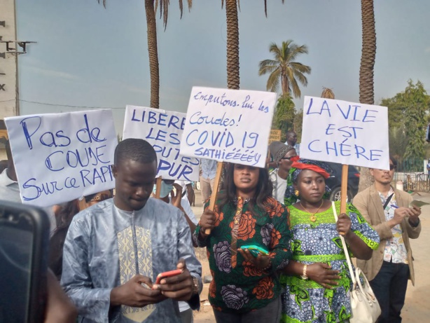 Manifestation contre la gestion de Macky :Forte présence des femmes Manifestation contre la gestion de Macky :Forte présence des femmes