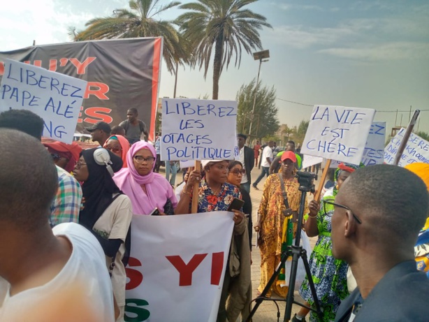Manifestation contre la gestion de Macky :Forte présence des femmes 