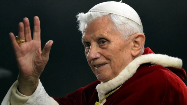 Mort de Benoît XVI: les hommages se multiplient pour saluer un «grand théologien»