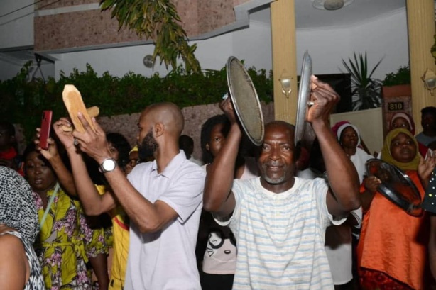 Les images du concert de casseroles Les images du concert de casseroles