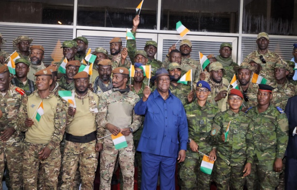 Abidjan, les 46 soldats ivoiriens accueillis par le président Alassane Ouattara