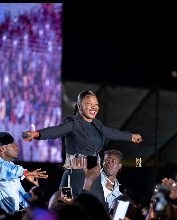 La chanteuse Mia Guissé change complètement de style La chanteuse Mia Guissé change complètement de style