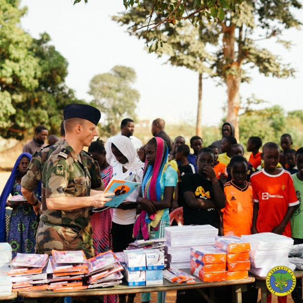Thies : Les Éléments Français au Sénégal apportent leur soutien aux jeunes écoliers de Kathialick Thies : Les Éléments Français au Sénégal apportent leur soutien aux jeunes écoliers de Kathialick