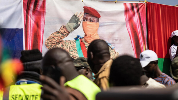 Burkina: des organisations manifestent leur soutien à la transition et à l’armée Burkina: des organisations manifestent leur soutien à la transition et à l’armée