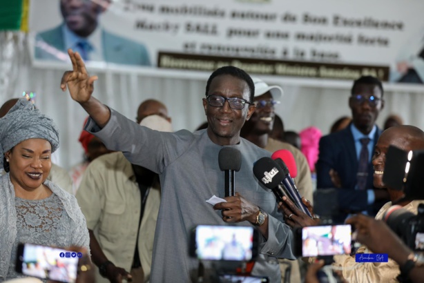 Présidentielle : Amadou Ba fait du porte-à-porte