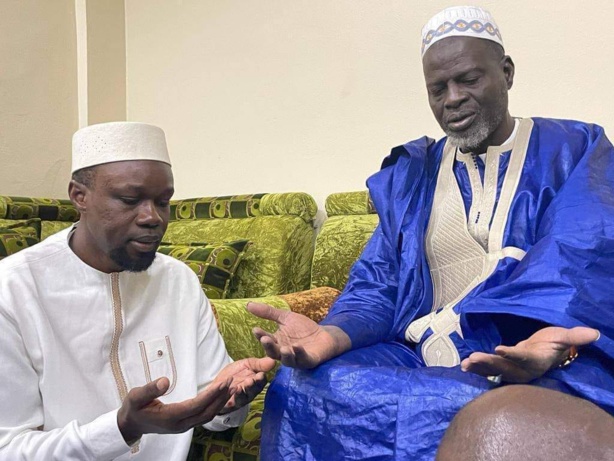 Le leader de Pastef,Ousmane Sonko, chez le guide religieux Thierno Samassa Le leader de Pastef,Ousmane Sonko, chez le guide religieux Thierno Samassa