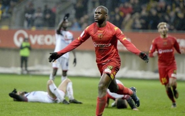 Le buteur gaucher Bevic Moussiti Oko fait les grands titres et pas seulement au Congo Le buteur gaucher Bevic Moussiti Oko fait les grands titres et pas seulement au Congo