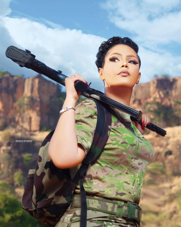 L'influenceuse malienne Bijou Siraba en campagne contre les Jihadistes L'influenceuse malienne Bijou Siraba en campagne contre les Jihadistes