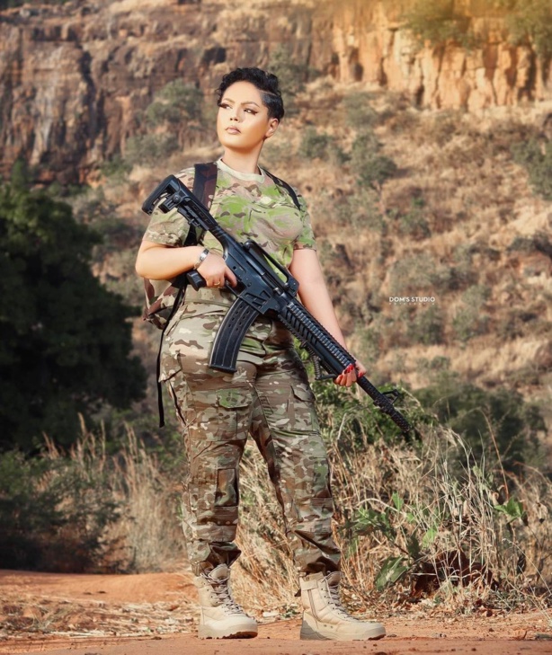 L'influenceuse malienne Bijou Siraba en campagne contre les Jihadistes L'influenceuse malienne Bijou Siraba en campagne contre les Jihadistes