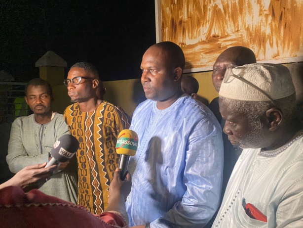 Dédicace de l'ouvrage " l'aventure de toute une vie" : Le Parrain Driss Diallo magnifie la renaissance de l'industrie du savoir à Marsassoum et étale les actions de Macky Sall Dédicace de l'ouvrage " l'aventure de toute une vie" : Le Parrain Driss Diallo magnifie la renaissance de l'industrie du savoir à Marsassoum et étale les actions de Macky Sall