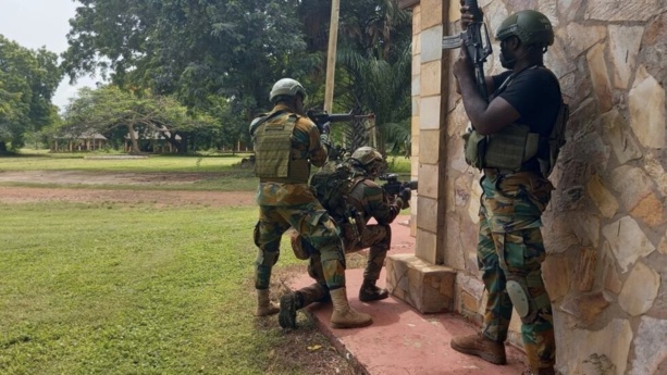 Macky souhaiterait acheter plus d'équipement militaire français Macky souhaiterait acheter plus d'équipement militaire français