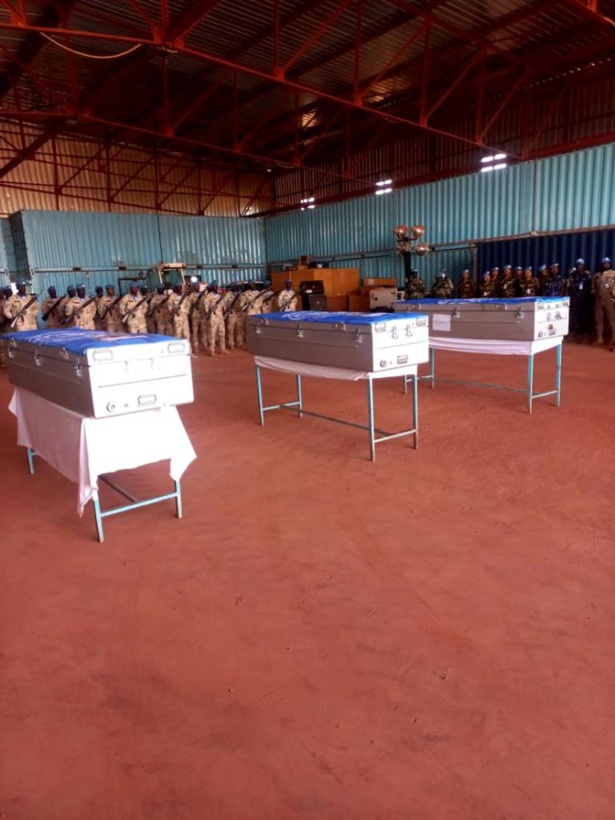 Mali : Les images de la levée du corps des trois militaires sénégalais Mali : Les images de la levée du corps des trois militaires sénégalais