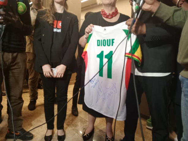 Séisme en Turquie : Un maillot de Diouf vendu aux enchères à 5 briques