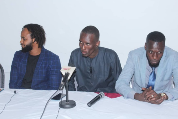 Keur Massar et Diamaguène : 50 jeunes quittent Pastef et rejoignent le Mouvement Jam Ari pour soutenir la candidature du président Macky Sall Keur Massar et Diamaguène : 50 jeunes quittent Pastef et rejoignent le Mouvement Jam Ari pour soutenir la candidature du président Macky Sall