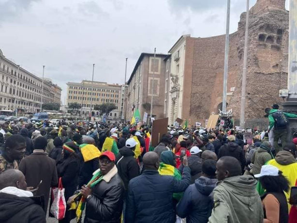 3e Candidature: Les sénégalais de Rome disent non à Macky Sall 3e Candidature: Les sénégalais de Rome disent non à Macky Sall