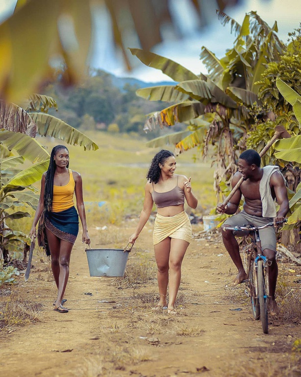 Voici les nymphes qui s'habillent correctement et s'affichent naturellement Voici les nymphes qui s'habillent correctement et s'affichent naturellement