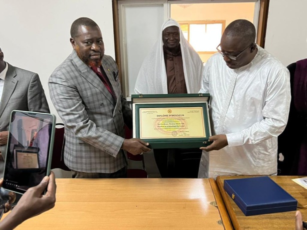 Arabie Saudite : Le ministre Cheikh Oumar Anne a visité l'Ecole sénégalaise internationale de Djeddah (ESID) Arabie Saudite : Le ministre Cheikh Oumar Anne a visité l'Ecole sénégalaise internationale de Djeddah (ESID)