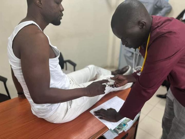 Blessé, Ousmane Sonko évacué dans une clinique Blessé, Ousmane Sonko évacué dans une clinique