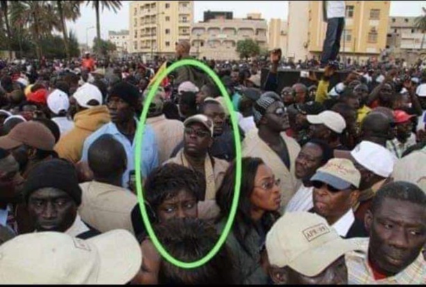 Janvier 2012 : Quand Macky Sall et Cie manifestaient contre le troisième mandat... Janvier 2012 : Quand Macky Sall et Cie manifestaient contre le troisième mandat...