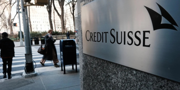 La banque suisse UBS va reprendre "Credit Suisse"