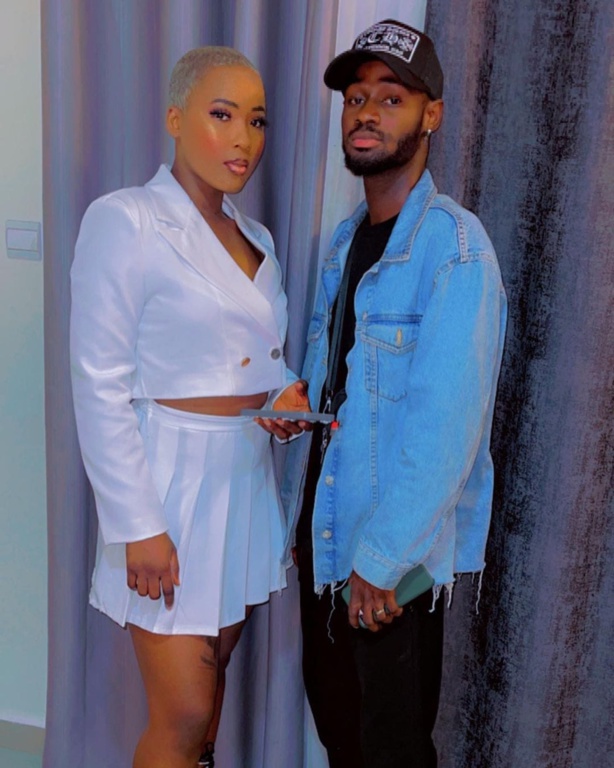 L'influenceuse "Républicaine" Rangou s'affiche avec ses hommes L'influenceuse "Républicaine" Rangou s'affiche avec ses hommes