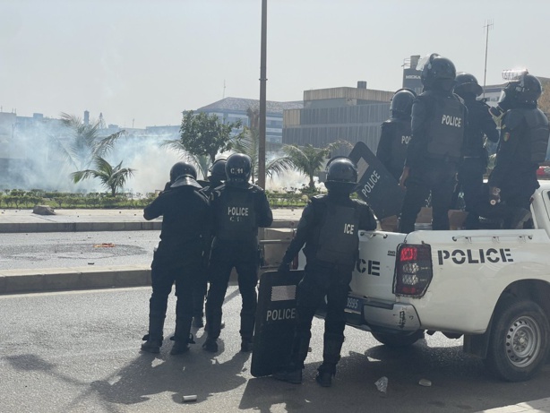 Le journaliste, Magatte Gaye: "j’ai été agressé - par un officier de police - violenté puis jeté dans un fourgon comme un délinquant" Le journaliste, Magatte Gaye: "j’ai été agressé - par un officier de police - violenté puis jeté dans un fourgon comme un délinquant"