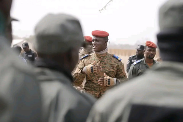 Burkina Faso : le capitaine Traoré remanie l’armée