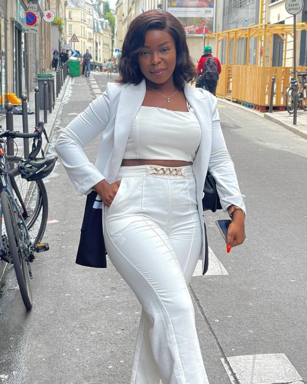 L'artiste guinéenne Bangoura Manamba Kante si simple et si correcte !!! L'artiste guinéenne Bangoura Manamba Kante si simple et si correcte !!!