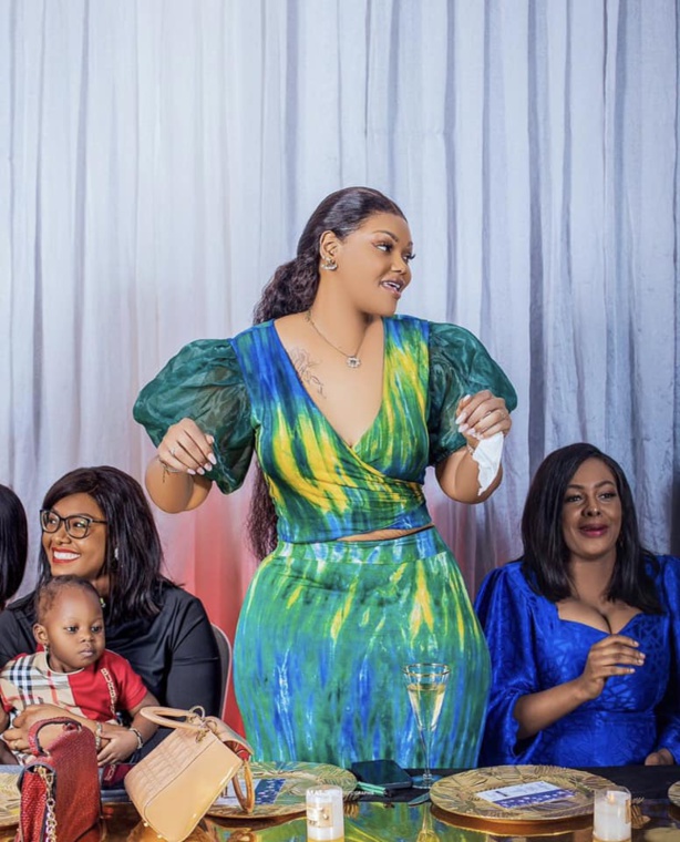 La joie influenceuse malienne, Mamy Sora devenue "milliardaire" 🇲🇱 La joie influenceuse malienne, Mamy Sora devenue "milliardaire" 🇲🇱