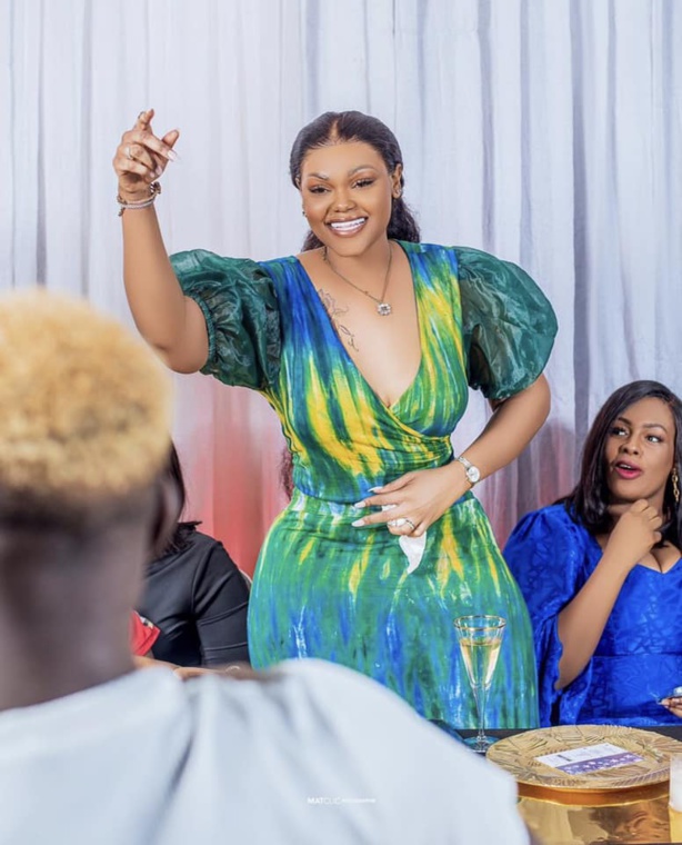 La joie influenceuse malienne, Mamy Sora devenue "milliardaire" 🇲🇱 La joie influenceuse malienne, Mamy Sora devenue "milliardaire" 🇲🇱