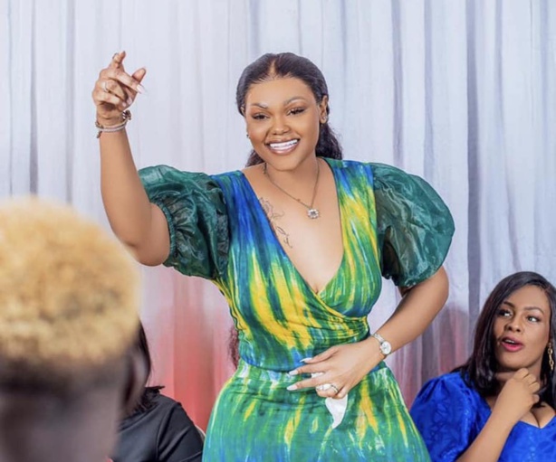 La joie influenceuse malienne, Mamy Sora devenue "milliardaire" 🇲🇱 La joie influenceuse malienne, Mamy Sora devenue "milliardaire" 🇲🇱