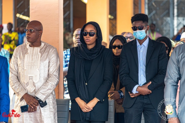 Aéroport de Conakry : Doumbouya a accueilli la dépouille de Madame Hadja Djénè Condé Aéroport de Conakry : Doumbouya a accueilli la dépouille de Madame Hadja Djénè Condé