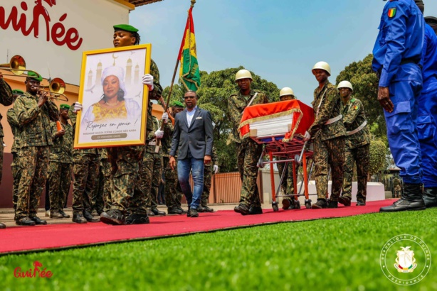 En Guinée, bataille autour du cercueil de l’ancienne première dame se poursuit En Guinée, bataille autour du cercueil de l’ancienne première dame se poursuit