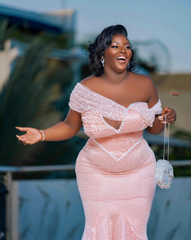 Abiba démontre son élégance ! Abiba démontre son élégance !