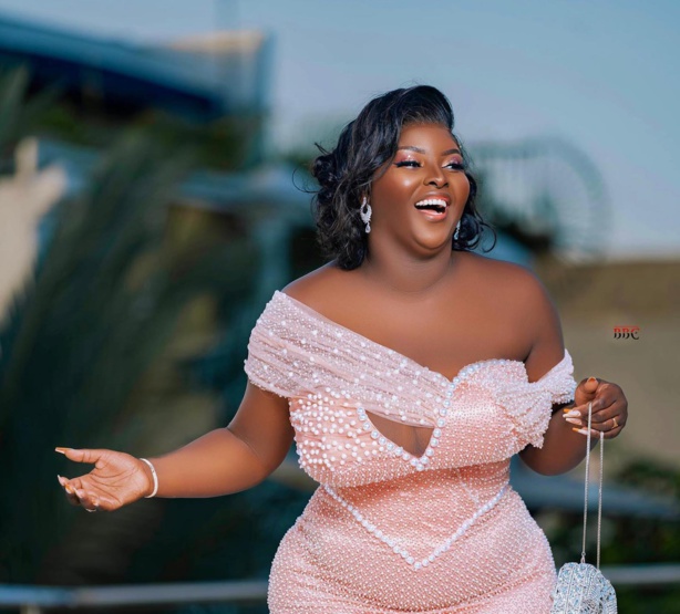 Abiba démontre son élégance ! Abiba démontre son élégance !