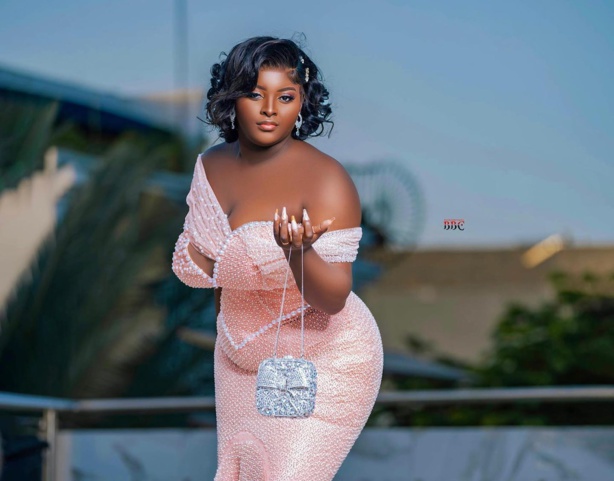 Abiba démontre son élégance ! Abiba démontre son élégance !