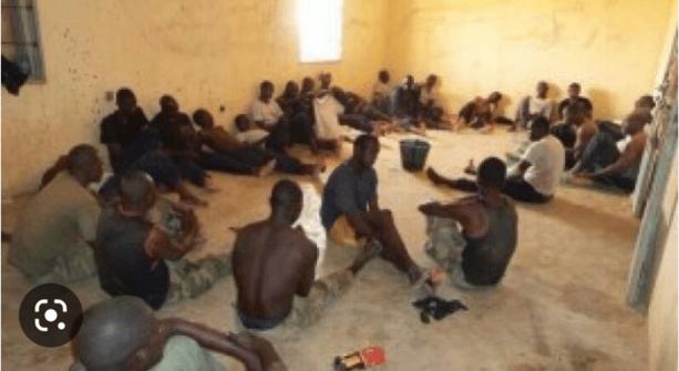 Gossas : depuis plus de deux semaines,100 détenus n’ont pas pris de douche Gossas : depuis plus de deux semaines,100 détenus n’ont pas pris de douche