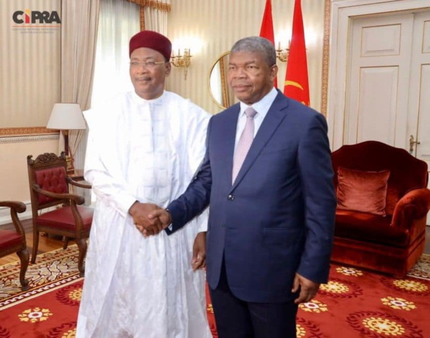 Angola : l'ancien Président nigérien, Mahamadou Issoufou reçu par le Chef de l'Etat