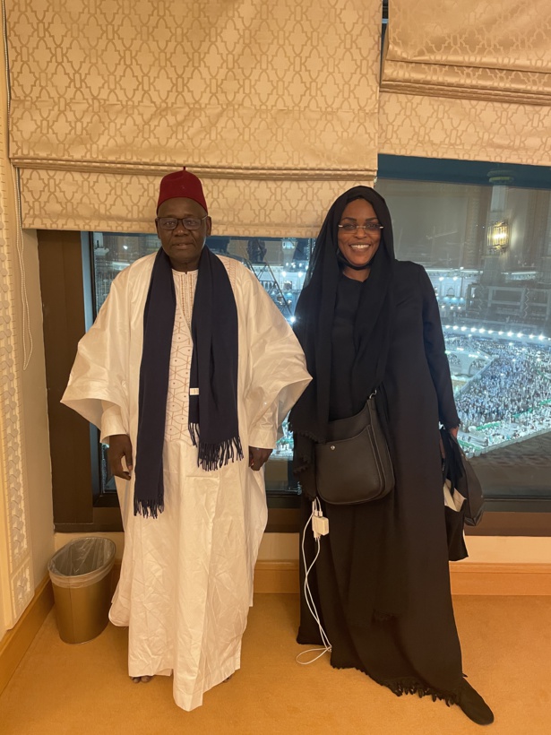 Monsieur le Président, Madame la Première Dame , Par Devoir, Par Amitié au nom de la Vérité. Monsieur le Président, Madame la Première Dame , Par Devoir, Par Amitié au nom de la Vérité.