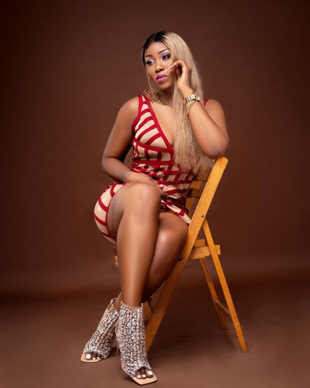 La chanteuse congolaise,Claudia Bakisa lance son single "STORY" La chanteuse congolaise,Claudia Bakisa lance son single "STORY"