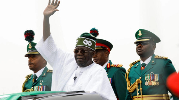 Bola Tinubu prend la tête du Nigéria Bola Tinubu prend la tête du Nigéria