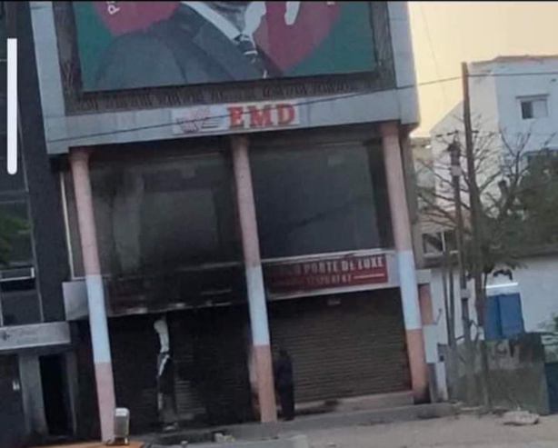 Dakar : Le siège de Pastef et le domicile de Waly Diouf Bodian attaqués Dakar : Le siège de Pastef et le domicile de Waly Diouf Bodian attaqués