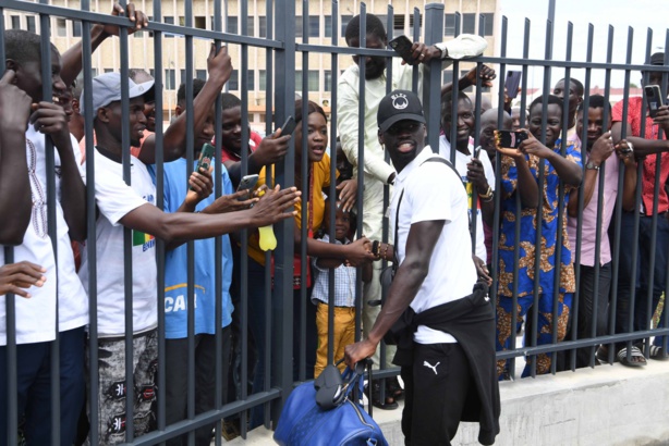 Coupe d’Afrique 2024 : Les lions du Sénégal accueillis à leur arrivée au Benin Coupe d’Afrique 2024 : Les lions du Sénégal accueillis à leur arrivée au Benin