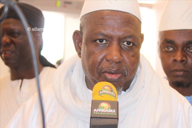 Après la saisie de son passeport diplomatique :l’Imâm Mahmoud Dicko tempère Après la saisie de son passeport diplomatique :l’Imâm Mahmoud Dicko tempère