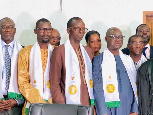Prestation de serment de 23 nouveaux membres de l’ONES : Me Amath Sow, plaide pour le respect du secret professionnel... Prestation de serment de 23 nouveaux membres de l’ONES : Me Amath Sow, plaide pour le respect du secret professionnel...