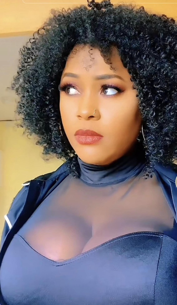 Guigui Sarr et son regard Guigui Sarr et son regard