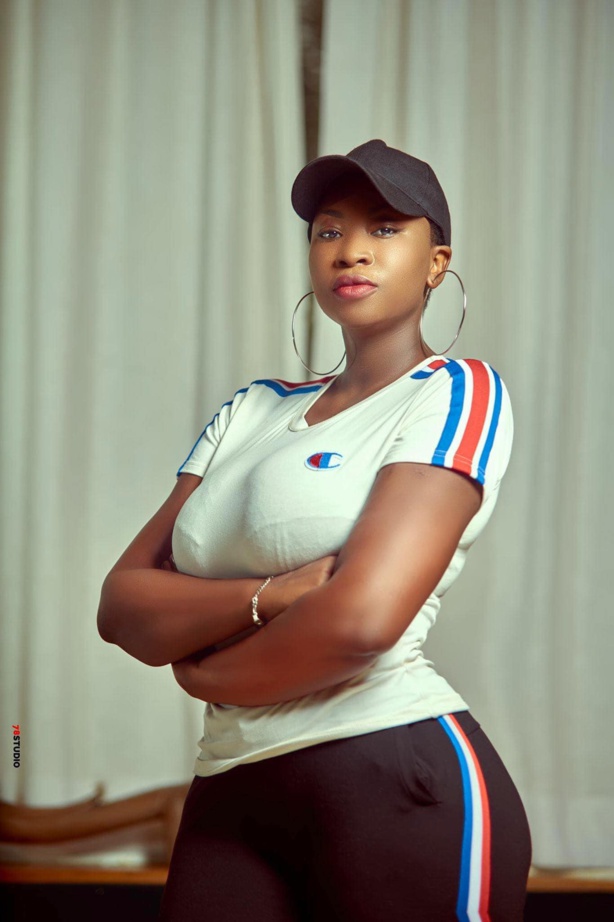 La ravissante actrice Kadhy Touré en mode sport La ravissante actrice Kadhy Touré en mode sport